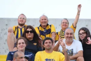 Ξεσήκωσαν την Περιστερώνα οι ΑΕΛίστες (φώτος & βίντεο)