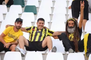 Ξεσήκωσαν την Περιστερώνα οι ΑΕΛίστες (φώτος & βίντεο)