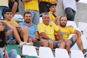 Ξεσήκωσαν την Περιστερώνα οι ΑΕΛίστες (φώτος & βίντεο)