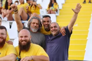 Ξεσήκωσαν την Περιστερώνα οι ΑΕΛίστες (φώτος & βίντεο)