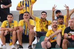 Ξεσήκωσαν την Περιστερώνα οι ΑΕΛίστες (φώτος & βίντεο)