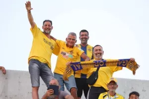 Ξεσήκωσαν την Περιστερώνα οι ΑΕΛίστες (φώτος & βίντεο)