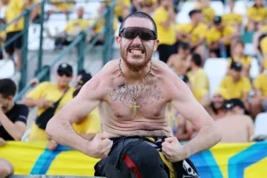 Ξεσήκωσαν την Περιστερώνα οι ΑΕΛίστες (φώτος & βίντεο)