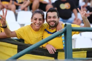 Ξεσήκωσαν την Περιστερώνα οι ΑΕΛίστες (φώτος & βίντεο)