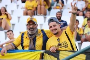 Ξεσήκωσαν την Περιστερώνα οι ΑΕΛίστες (φώτος & βίντεο)