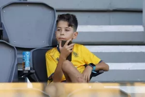 (Φωτορεπορτάζ) Ο κόσμος της ΑΕΛ
