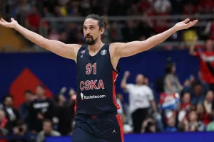 «Βόμβα» με Σβεντ ρίχνει ο Ερυθρός Αστέρας!