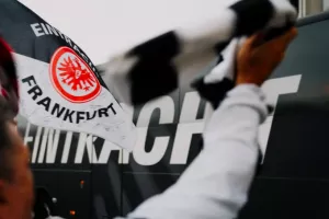 Η Άιντραχτ Φρανκφούρτης βγάζει τα εισιτήρια για Τούμπα και... προειδοποιεί