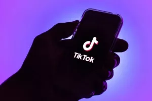ΤΙΚ ΤΟΚ!
