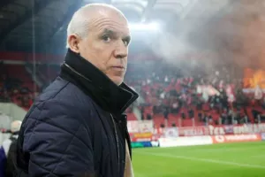 Ο Ολυμπιακός τιμά τον Νίκο Αναστόπουλο με επετειακές φανέλες!