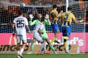 ΑΠΟΕΛ 1-1 Απόλλων: Πέτροβιτς και Νταρίκβα μοίρασαν... το ντέρμπι (φώτος)
