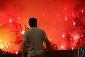 Φλεγόμενος... Ντόμπρα