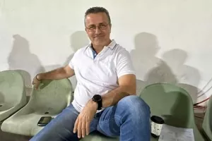 Ο νέος... πρόεδρος/Απόλλων