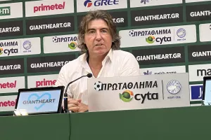 Σα Πίντο: "Έριχναν τις μπάλες στον αγωνιστικό χώρο, σταματούσαν τις επιθέσεις, έχασε τον έλεγχο ο διαιτητής"
