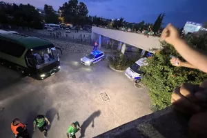 Οι Ομονοιάτες "ντόπαραν" την αποστολή κατά την άφιξη της! (φώτος)