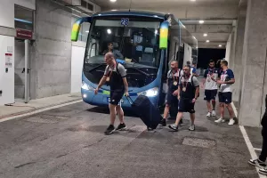 Η άφιξη της Εθνικής μας στο "ΑΕΚ Αρένα" (φώτος)