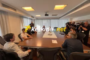 Πήραν τις θέσεις τους - Ξεκίνησε η συζήτηση (φώτος)