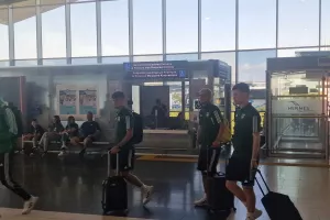 Στο αεροδρόμιο η αποστολή (Φώτος/Βίντεο)