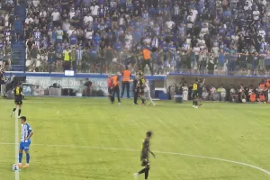 Σκόραρε ο Κβιλιτάια και αγκάλιασε τον Σα Πίντο (βίντεο)