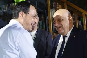Παρακολουθεί το θέμα Κούμα