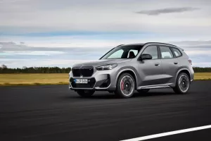 Η έκδοση M35i xDrive τοποθετείται πλέον στην κορυφή της γκάμας της Χ1