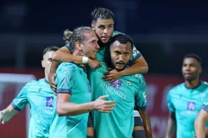 Λύτρωση στις καθυστερήσεις και πρώτη “ερυθρόλευκη” νίκη (Φώτος)