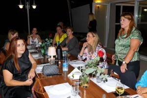 (ΦΩΤΟΣ) Συνάντηση με την πρόεδρο της Βουλής