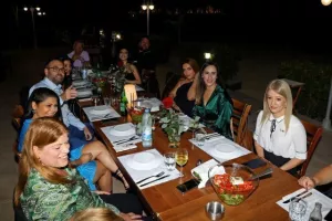 (ΦΩΤΟΣ) Συνάντηση με την πρόεδρο της Βουλής