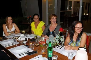 (ΦΩΤΟΣ) Συνάντηση με την πρόεδρο της Βουλής