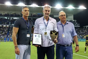 (ΦΩΤΟΣ Kerkida) Τίμησαν τον Δέλλα Σωματείο και εταιρεία Ανόρθωσης