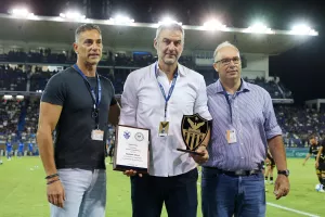 (ΦΩΤΟΣ Kerkida) Τίμησαν τον Δέλλα Σωματείο και εταιρεία Ανόρθωσης