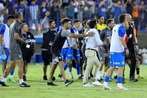 Ανόρθωση - ΑΠΟΕΛ: Ο Μπέλετς κράτησε... όρθιο τον ΑΠΟΕΛ και είπε "όχι" στην "Κυρία"! (φώτος) 