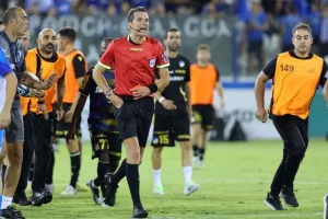 Ανόρθωση - ΑΠΟΕΛ: Ο Μπέλετς κράτησε... όρθιο τον ΑΠΟΕΛ και είπε "όχι" στην "Κυρία"! (φώτος) 