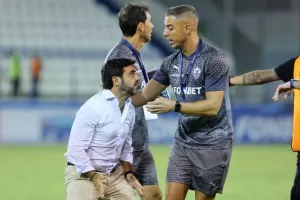 Ανόρθωση - ΑΠΟΕΛ: Ο Μπέλετς κράτησε... όρθιο τον ΑΠΟΕΛ και είπε "όχι" στην "Κυρία"! (φώτος) 