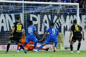 Ανόρθωση - ΑΠΟΕΛ: Ο Μπέλετς κράτησε... όρθιο τον ΑΠΟΕΛ και είπε "όχι" στην "Κυρία"! (φώτος) 