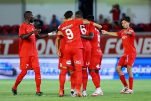Λύτρωση στις καθυστερήσεις και πρώτη “ερυθρόλευκη” νίκη (Φώτος)