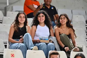 Ο κόσμος στο ΑΠΟΕΛ-Απόλλων (φωτορεπορτάζ)