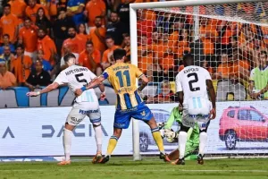 ΑΠΟΕΛ 1-1 Απόλλων: Πέτροβιτς και Νταρίκβα μοίρασαν... το ντέρμπι (φώτος)