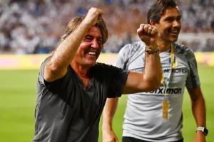 ΑΠΟΕΛ 1-1 Απόλλων: Πέτροβιτς και Νταρίκβα μοίρασαν... το ντέρμπι (φώτος)