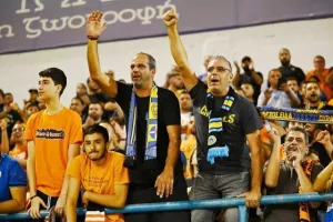 (Φωτορεπορτάζ) Ο κόσμος του ΑΠΟΕΛ 