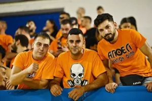 (Φωτορεπορτάζ) Ο κόσμος του ΑΠΟΕΛ 