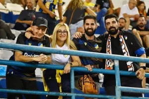 (Φωτορεπορτάζ) Ο κόσμος του ΑΠΟΕΛ 