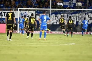 Ανόρθωση - ΑΠΟΕΛ: Ο Μπέλετς κράτησε... όρθιο τον ΑΠΟΕΛ και είπε "όχι" στην "Κυρία"! (φώτος) 