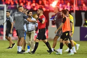 Ανόρθωση - ΑΠΟΕΛ: Ο Μπέλετς κράτησε... όρθιο τον ΑΠΟΕΛ και είπε "όχι" στην "Κυρία"! (φώτος) 