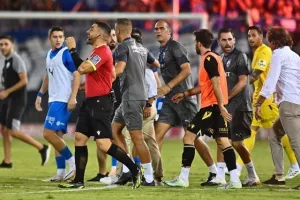 Ανόρθωση - ΑΠΟΕΛ: Ο Μπέλετς κράτησε... όρθιο τον ΑΠΟΕΛ και είπε "όχι" στην "Κυρία"! (φώτος) 