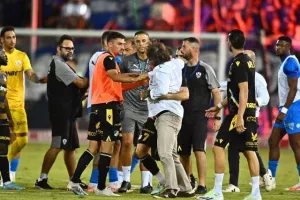 Ανόρθωση - ΑΠΟΕΛ: Ο Μπέλετς κράτησε... όρθιο τον ΑΠΟΕΛ και είπε "όχι" στην "Κυρία"! (φώτος) 