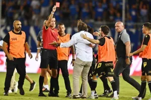 Ανόρθωση - ΑΠΟΕΛ: Ο Μπέλετς κράτησε... όρθιο τον ΑΠΟΕΛ και είπε "όχι" στην "Κυρία"! (φώτος) 