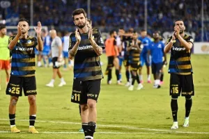 Ανόρθωση - ΑΠΟΕΛ: Ο Μπέλετς κράτησε... όρθιο τον ΑΠΟΕΛ και είπε "όχι" στην "Κυρία"! (φώτος) 