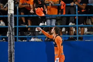 Ανόρθωση - ΑΠΟΕΛ: Ο Μπέλετς κράτησε... όρθιο τον ΑΠΟΕΛ και είπε "όχι" στην "Κυρία"! (φώτος) 