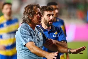 Ομόνοια - ΑΠΟΕΛ: Πράσινο... το ροντέο με τέσσερις αποβολές, αμέτρητες κίτρινες και χαμένο πέναλτι! (φώτος)